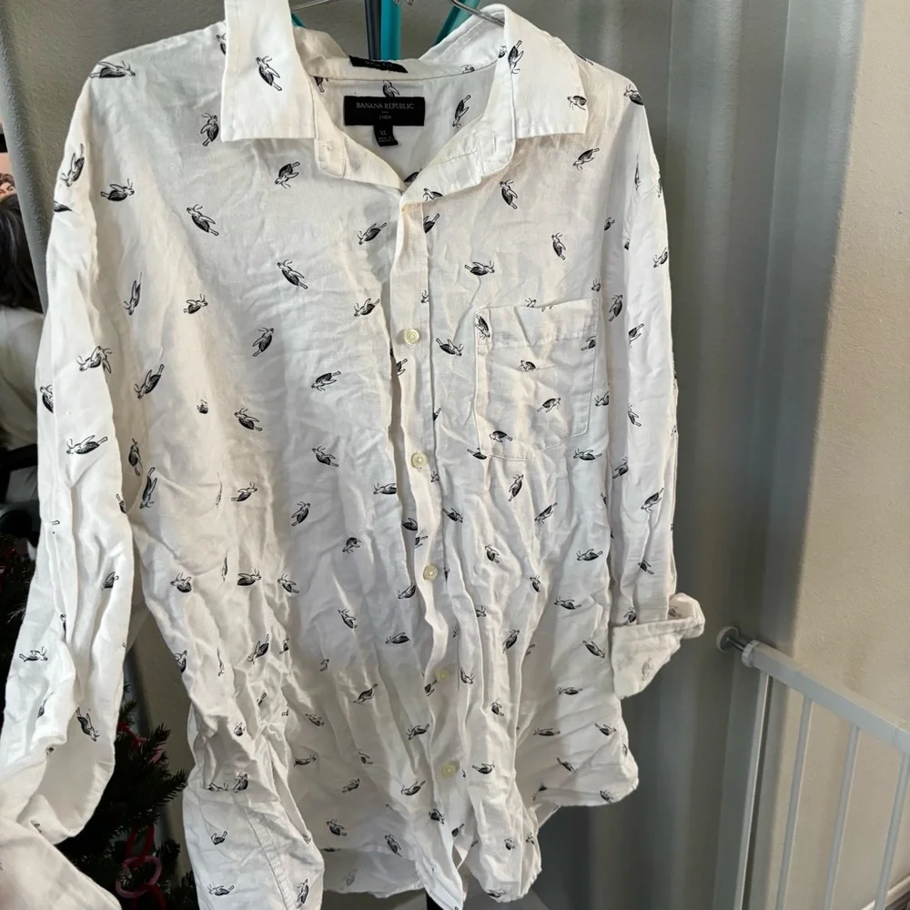 Banana Republic slim fit Linen Shirt with turtle design